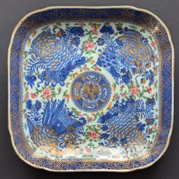 Chinese Antique plate in underglazed blue and white fitzhugh pattern with canton rose details, 18th c / 19th c #2150