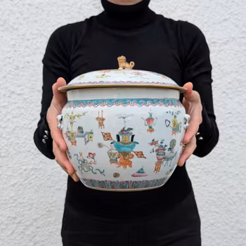 Chinese Antique famille rose Kamcheng / lidded pot with Bogu decoration, 19th c #2156