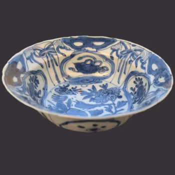 Chinese antique Klapmuts bowl in Underglazed Blue and White,  Late Ming / Transition #2191