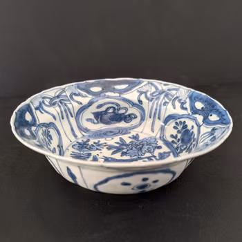 Chinese antique Klapmuts bowl in Underglazed Blue and White,  Late Ming / Transition #2191