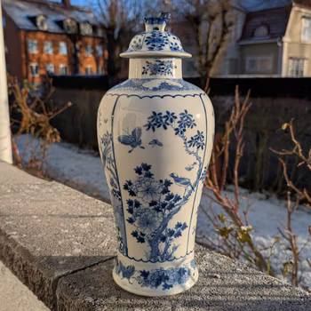 Chinese Antique blue and white lidded vase, 19th c #2202