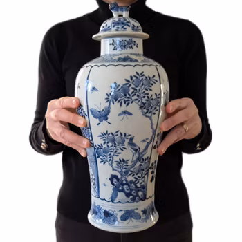 Chinese Antique blue and white lidded vase, 19th c #2202