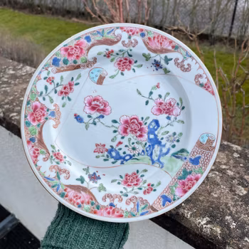 Chinese Antique Famille Rose plate, 18th C Yongzheng / Qianlong period #2293
