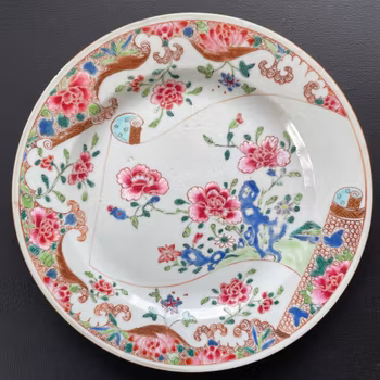 Chinese Antique Famille Rose plate, 18th C Yongzheng / Qianlong period #2293