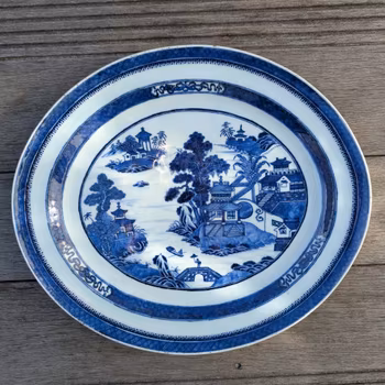 Chinese antique porcelain platter in blue and white, Qianlong period #2321