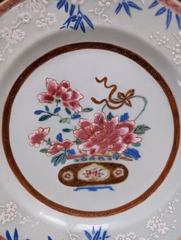 Chinese antique famille rose plate, Yongzheng or Qianlong period , 18th c #2397