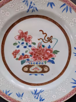 Chinese antique famille rose plate, Yongzheng or Qianlong period , 18th c #2396