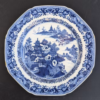 Chinese antique porcelain plate in blue and white, Qianlong period #2525