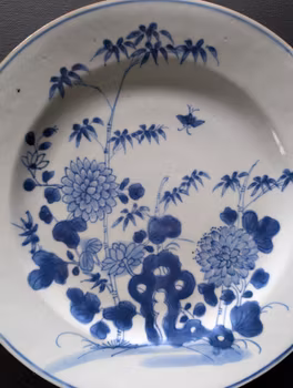 Chinese antique porcelain plate in blue and white, Qianlong period #2556