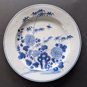 Chinese antique porcelain plate in blue and white, Qianlong period #2556
