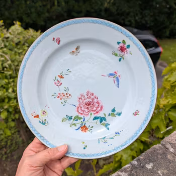 Chinese Antique famille rose plate, 18th C Yongzheng / Qianlong period #2589