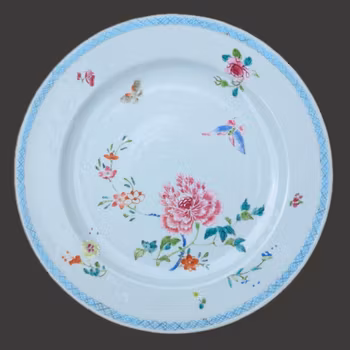 Chinese Antique famille rose plate, 18th C Yongzheng / Qianlong period #2589