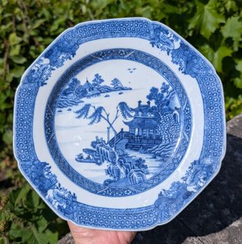 Chinese Antique blue and white plate, Qianlong period, 18th c #2666