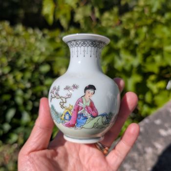 Vintage Chinese porcelain vase mid 20th c #2682