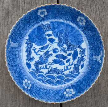 Chinese antique dish in underglazed blue and white with double dragons, 19th c 苍龙教子 #2702