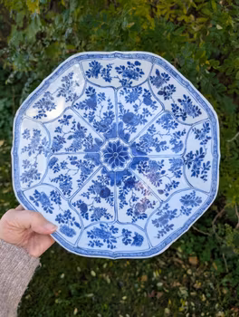 Chinese antique octagonal blue and white plate, Kangxi period #2710