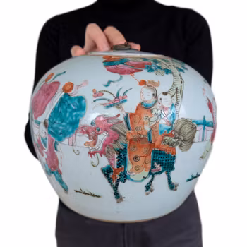 Chinese Antique porcelain jar with figure decoration, Late Qing #27260