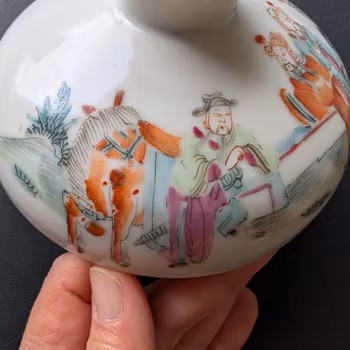 Chinese Antique porcelain lidded jar with figure decoration, Late Qing #2729
