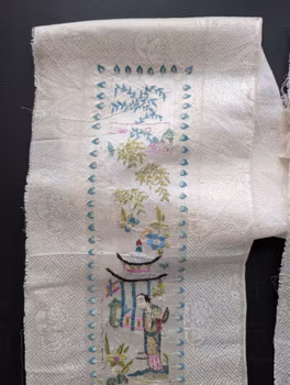 A pair of Chinese antique silk embroideries 19c / 20c #2731