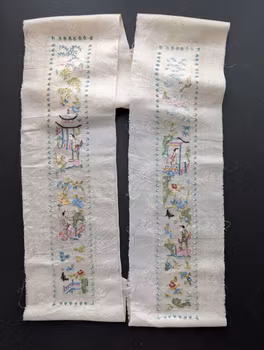 A pair of Chinese antique silk embroideries 19c / 20c #2731