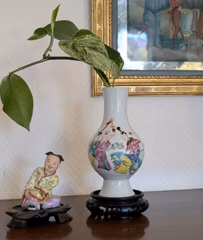 Chinese Antique famille rose vase, Yongzheng period #2750