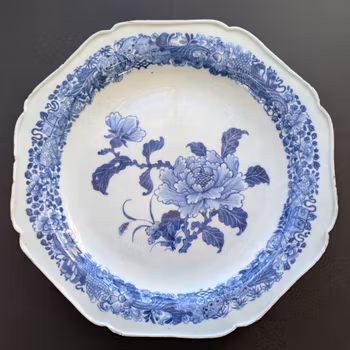 Large Chinese Antique porcelain plate in underglazed blue and white, Qianlong, 18th c #2763