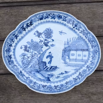 Chinese antique platter in underglazed blue and white, Qianlong period #2780