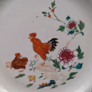 Chinese antique famille rose plate with chickens, Qianlong period #2782