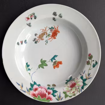 Chinese antique famille rose deep plate with crabs, Qianlong period #2791