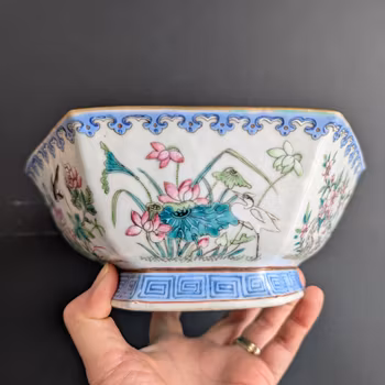 Chinese antique altar bowl with seasonal flowers and birds, Tongzhi Mark & Period #2826