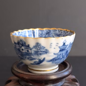 Chinese antique tea cup decorated in underglazed blue and gilt, Qianlong period, 18th c, #2833