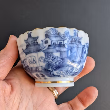 Chinese antique tea cup decorated in underglazed blue and gilt, Qianlong period, 18th c, #2833