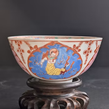Antique Chinese Benjarong bowl with Bodhisattva with lotus petal, Qing Dynasty #2869