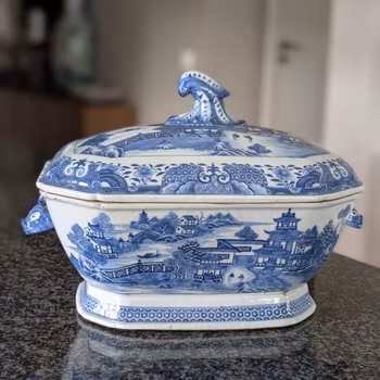Large antique Chinese Export Blue and White Porcelain Tureen, Qianlong period #2907