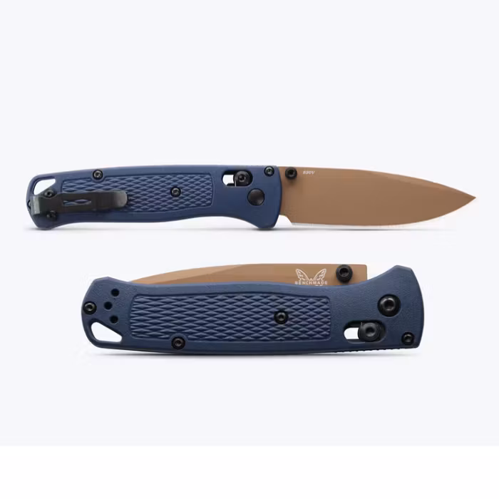 Benchmade Bugout Crater Blue 535FE-05, fällkniv med blått Grivory-handtag och Flat Earth-färgat blad