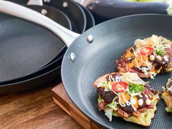Satake frying pan in lightweight cast iron 28 cm