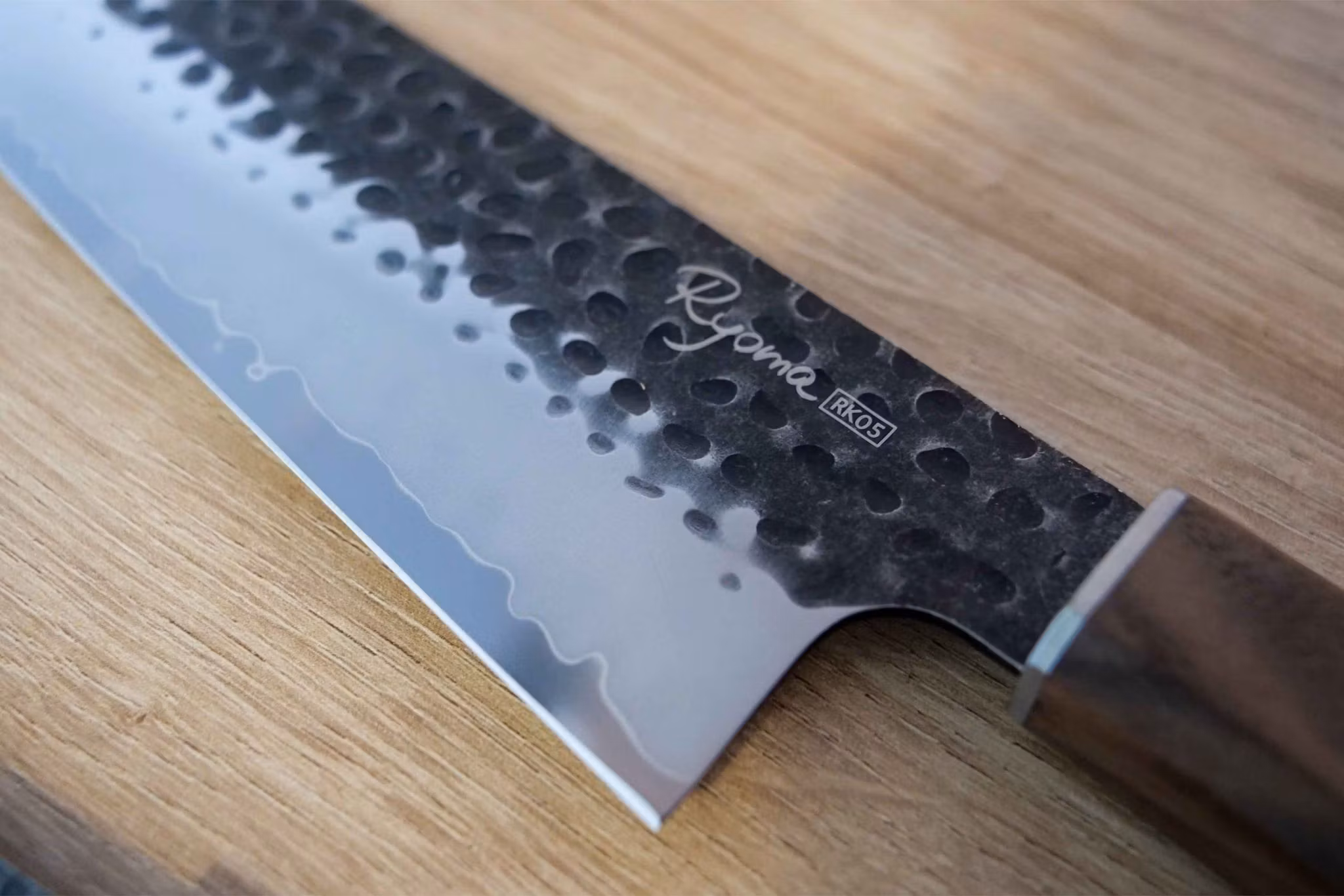 Ryoma Kurosan Kiritsuke 21 cm, detaljfoto blad och skaft