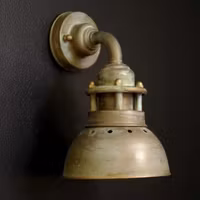 1290.AR Grönpatinerad vägglampa