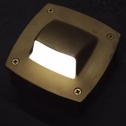 Vägglampa 122L Mässing