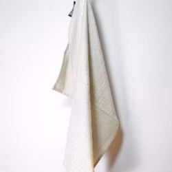 Bodega en beige och vit kökshandduk i 100% bomull från Noble house, mått 50 x 70 cm.