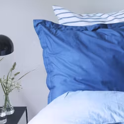 Dobby ett örngott i satin från Gripsholm i blått. 50 x 60 cm.