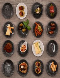 Orient Tapas sked 4-set från Cult design i färgen asphalt.