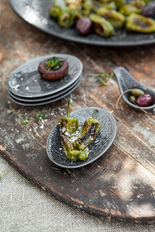 Orient Tapas assiett i 4-set från Cult design. Färg: Asphalt.