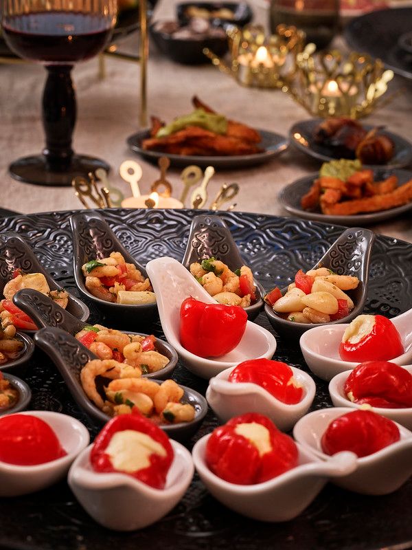 Orient Tapas assiett i 4-set från Cult design. Färg: Asphalt.