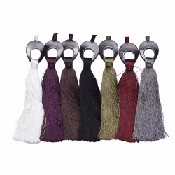 Mia ett gardinomtag/tassel. Färg: Lila.