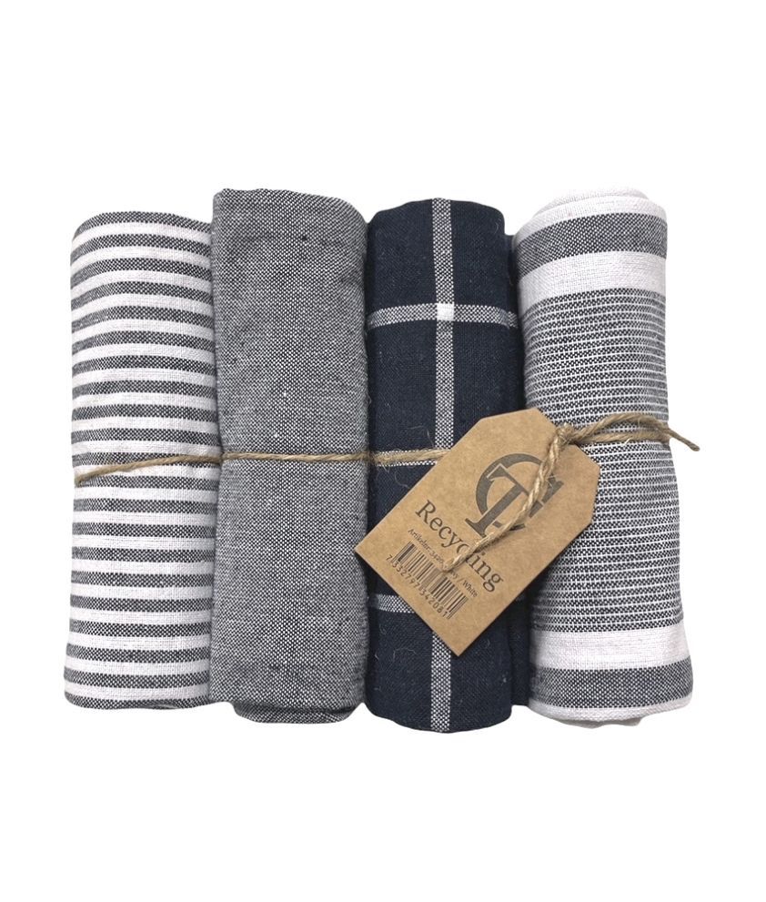 Kökshandduk från Classic textile i återvunna textilier. Färg: Marinblå och vitrutig.