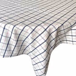 Yxlan en duk från Gripsholm, 140 x 250 cm. Färg: Vit med blå och röda rutor.