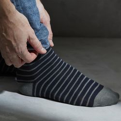Borimir en herrstrumpa från Topeco. Färg: Blårandig.