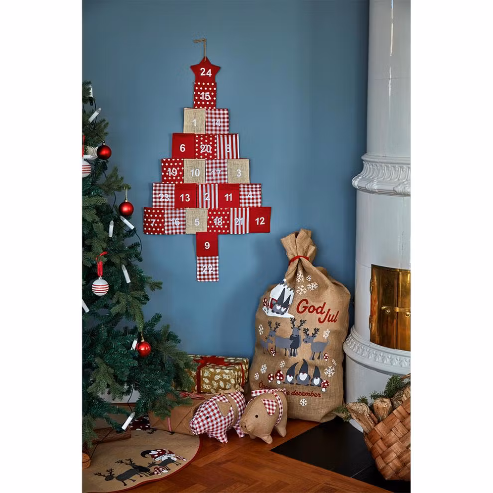 Julgris X-MAS en julgris i jute och rutigt tyg från Noble house