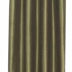 Elin ett grönt gardinset i blank silk look med öljetter från Svanefors, mått 2 x 140 x 250 cm